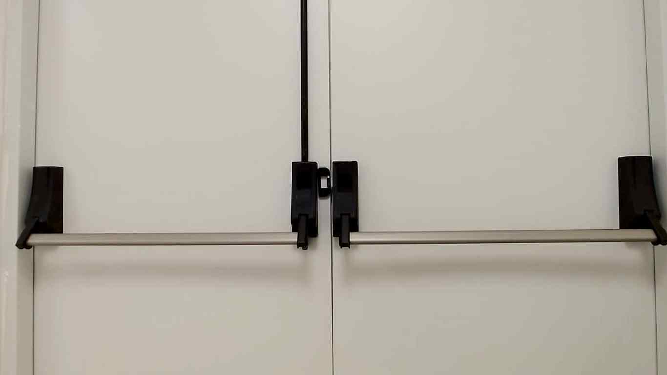 BAYINDIR HASTANESİ YANGIN KAPISI